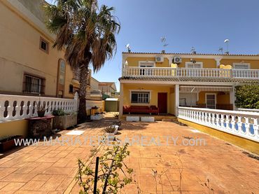 Casa pareada con balcón en venta en Los Narejos - Punta Calera
