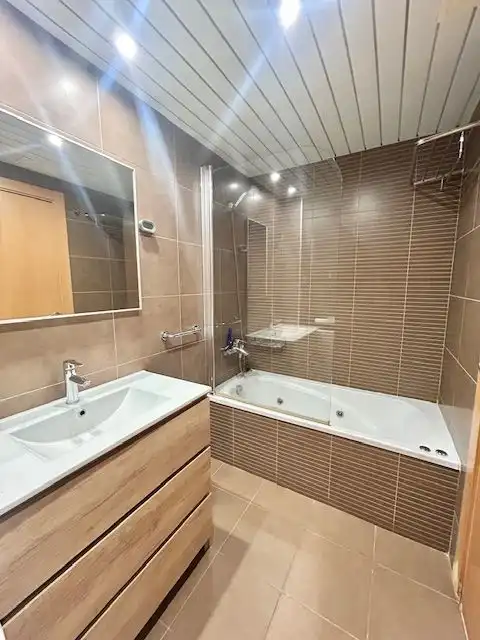 Baño de Piso en venta en Tarragona con Aire acondicionado