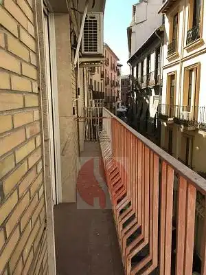Flat with lift for sale in Reyes Católicos, imagen 2