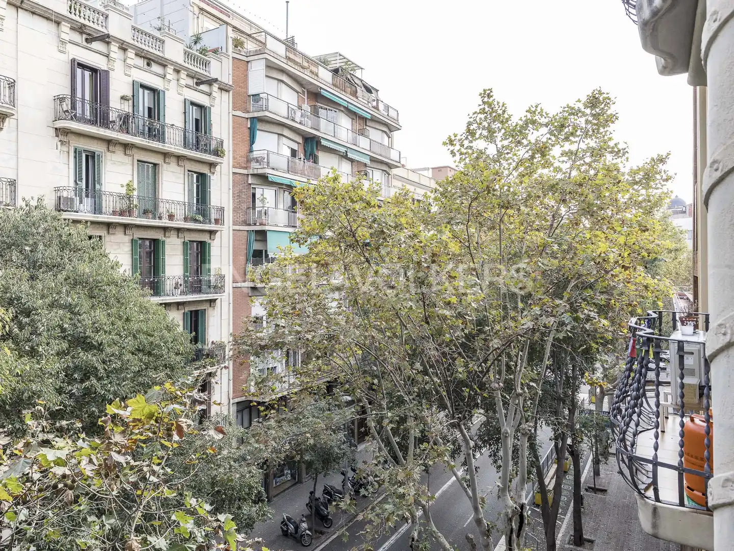 Außenansicht von Wohnung zur Miete in Barcelona mit Klimaanlage, Heizung und Parkett