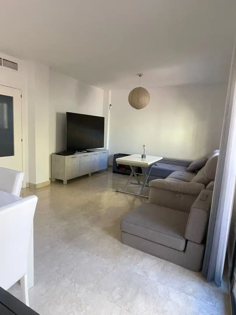 Sala d'estar de Casa o xalet en venda en Dos Hermanas amb Aire condicionat, Traster i Piscina comunitària