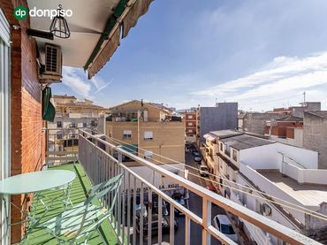 Piso con balcón en venta en Calle JUMILLA 1