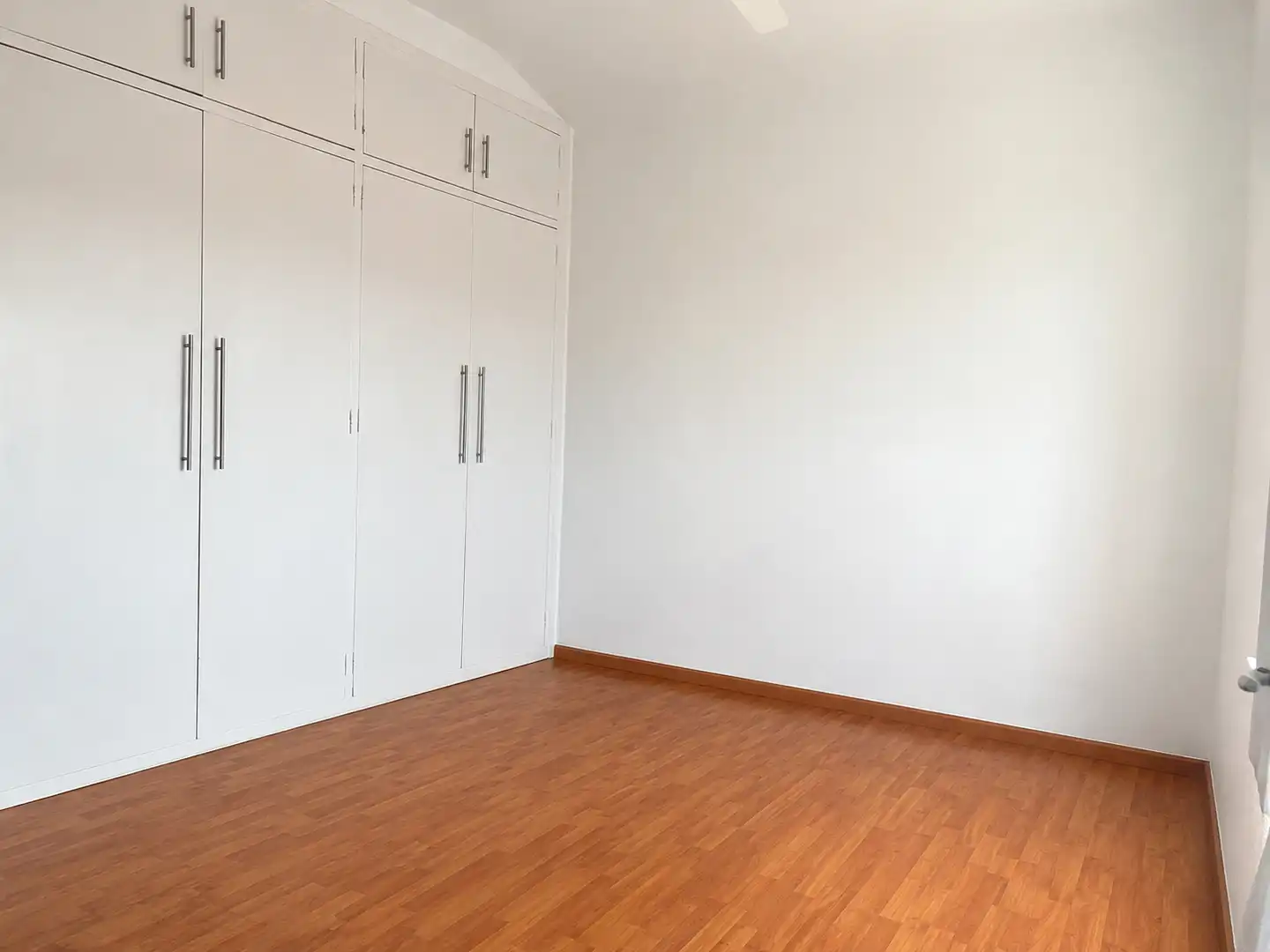 Schlafzimmer von Dachboden zur Miete in Barcelona mit Klimaanlage, Heizung und Parkett