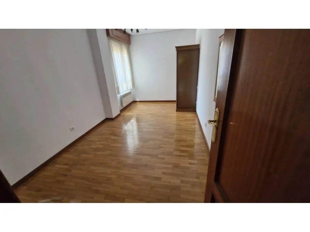 Dormitori de Pis en venda en  Logroño amb Calefacció, Parquet i Terrassa