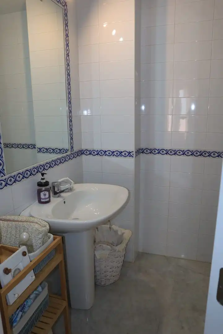 Baño de Apartamento de alquiler en Marbella con Aire acondicionado, Amueblado y Piscina comunitaria