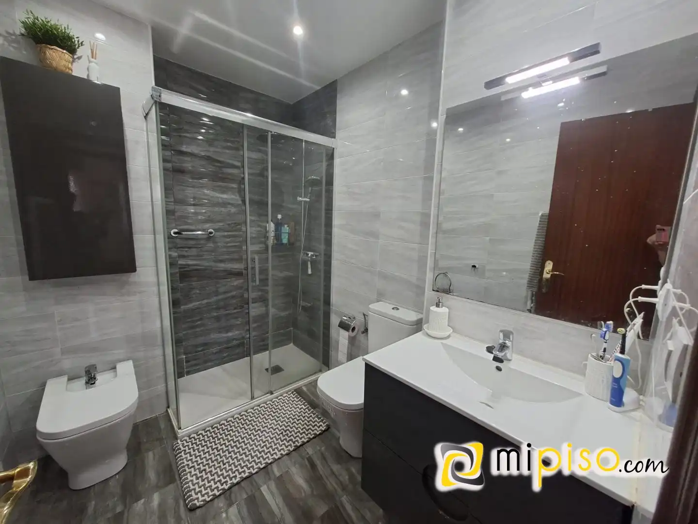 Bathroom of Flat for rent in Laredo  with Terrace and Furnished