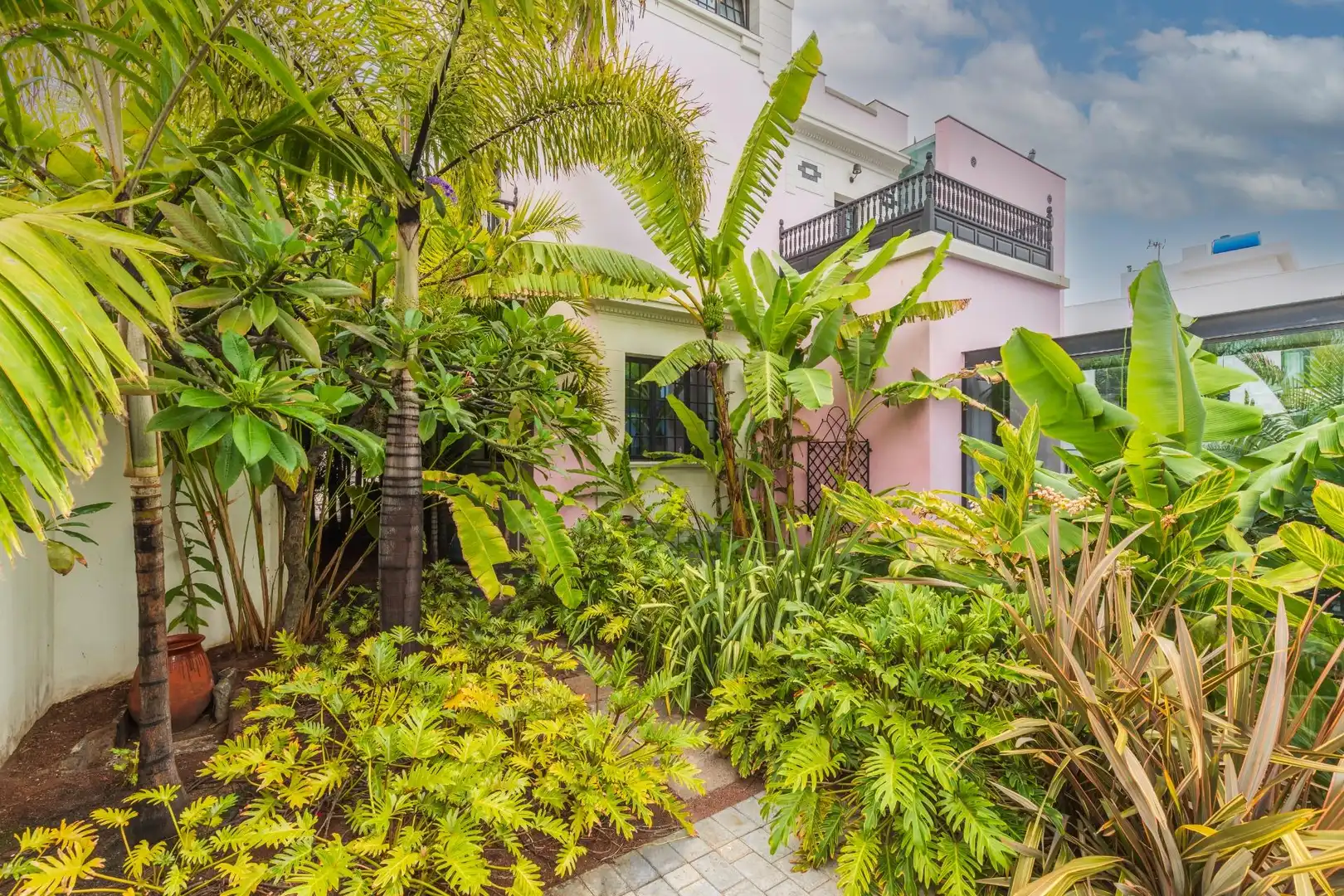 Vista exterior de Casa o xalet en venda en Las Palmas de Gran Canaria amb Jardí privat, Terrassa i Traster