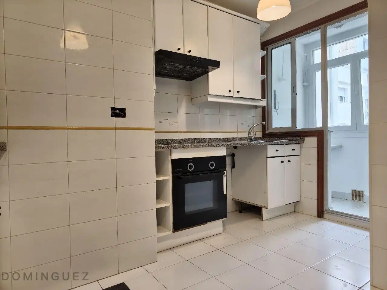 Cocina de Piso de alquiler en Vigo  con Calefacción, Terraza y Trastero