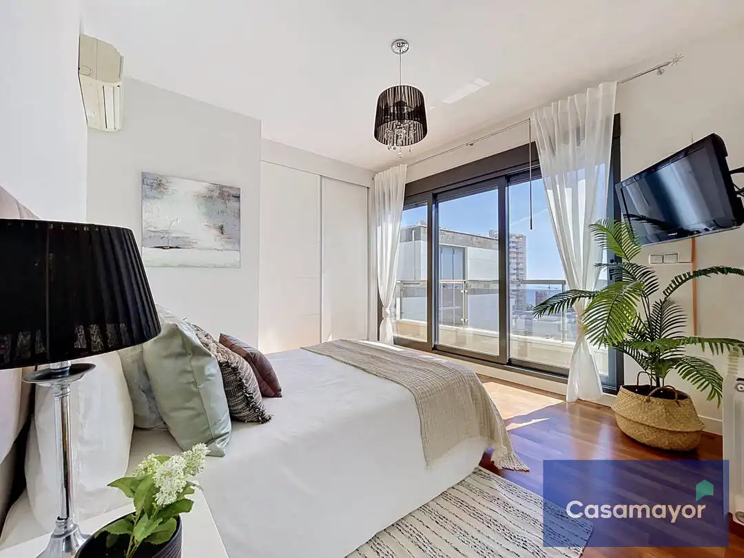 Dormitori de Casa o xalet en venda en Alicante / Alacant amb Aire condicionat, Calefacció i Jardí privat