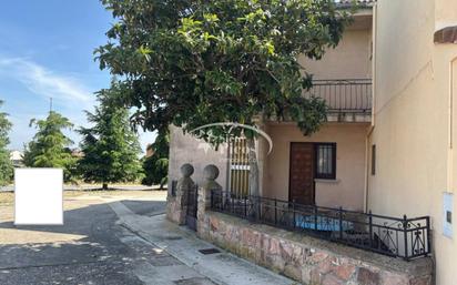 Vista exterior de Casa adosada en venda en Turégano amb Calefacció i Terrassa