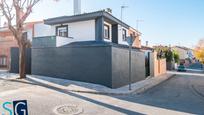 Vista exterior de Casa adosada en venda en Huétor Vega amb Aire condicionat, Terrassa i Balcó