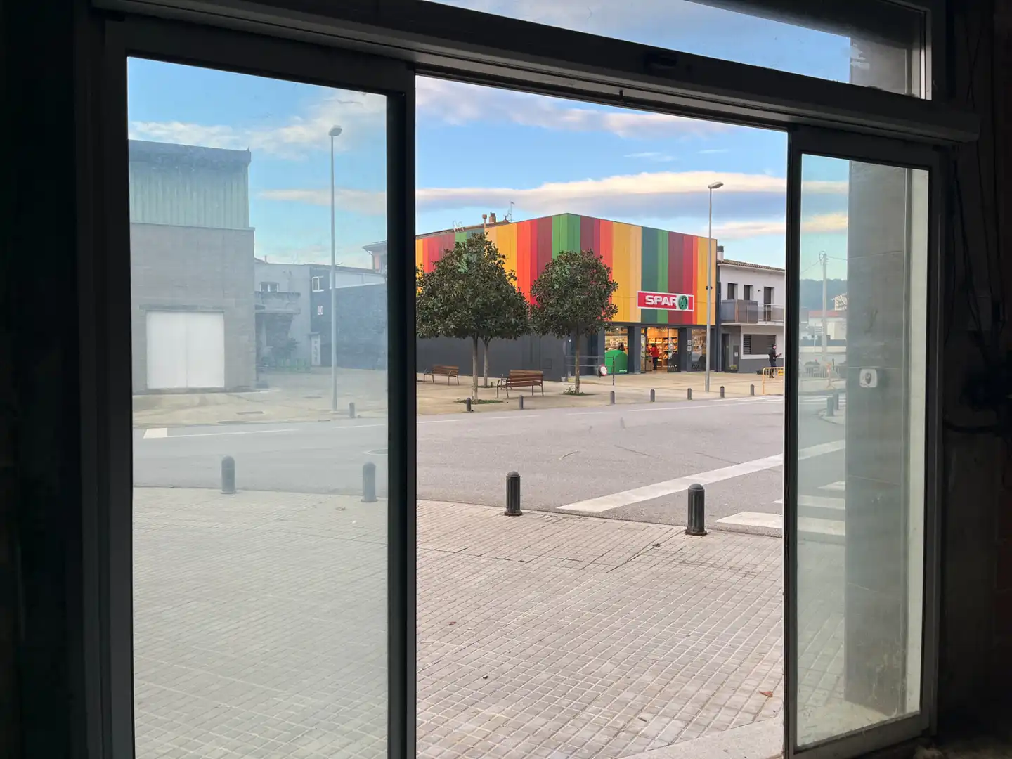 Vista exterior de Local de lloguer en Cornellà del Terri