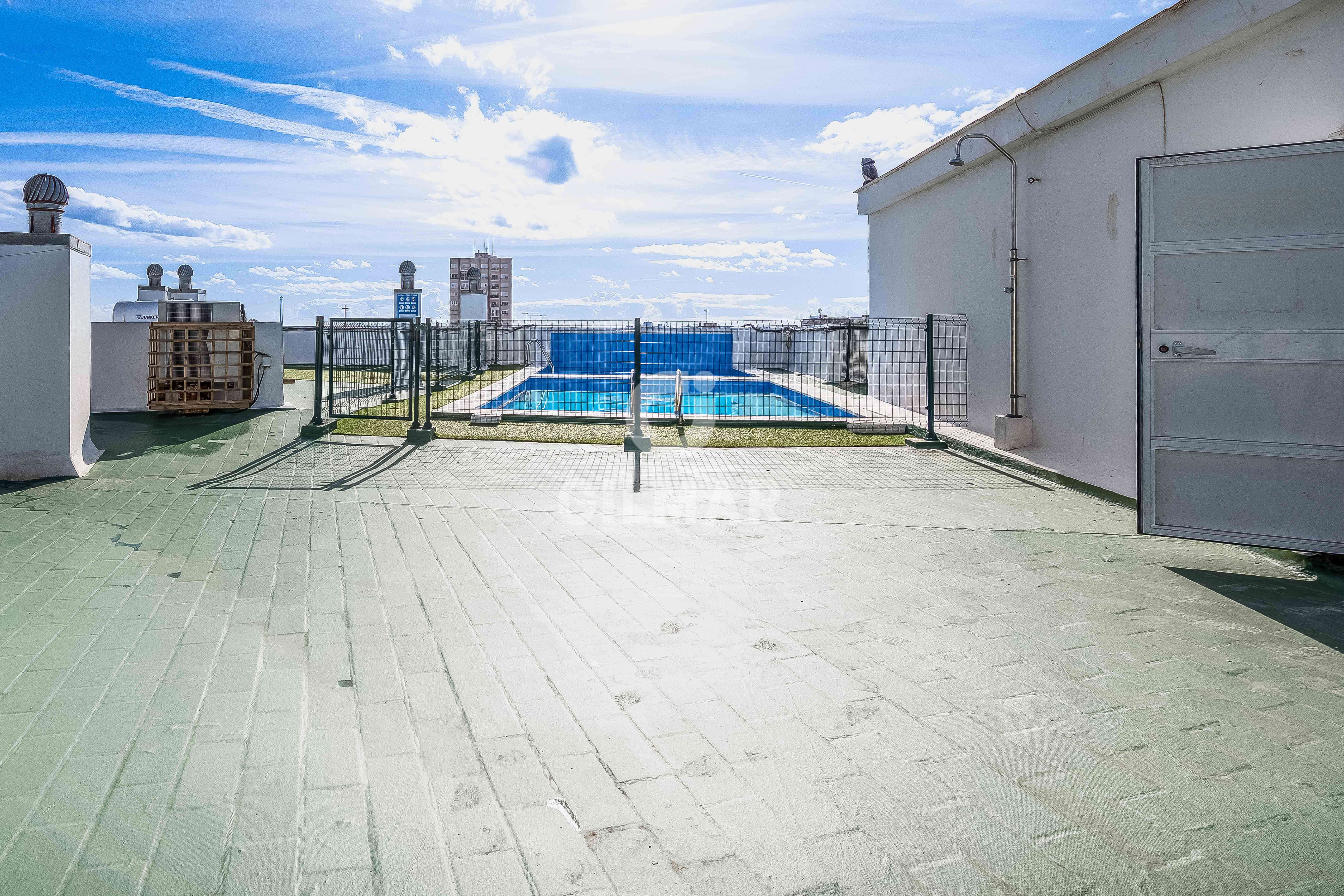 Swimming pool of Flat for sale in  Cádiz Capital  with Swimming Pool and Balcony