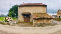 Vista exterior de Casa o xalet en venda en Penagos amb Jardí privat, Terrassa i Traster