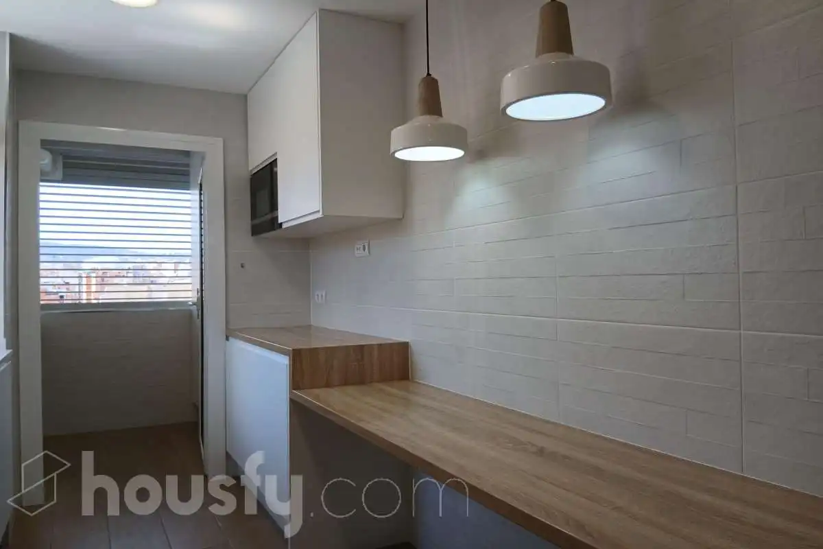 Kitchen of Flat for rent in L'Hospitalet de Llobregat  with Air Conditioner, Heating and Furnished