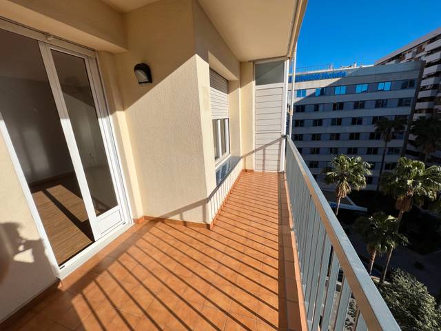 Piso en Venta en Calle del Pisuerga en La Maternitat i Sant Ramon