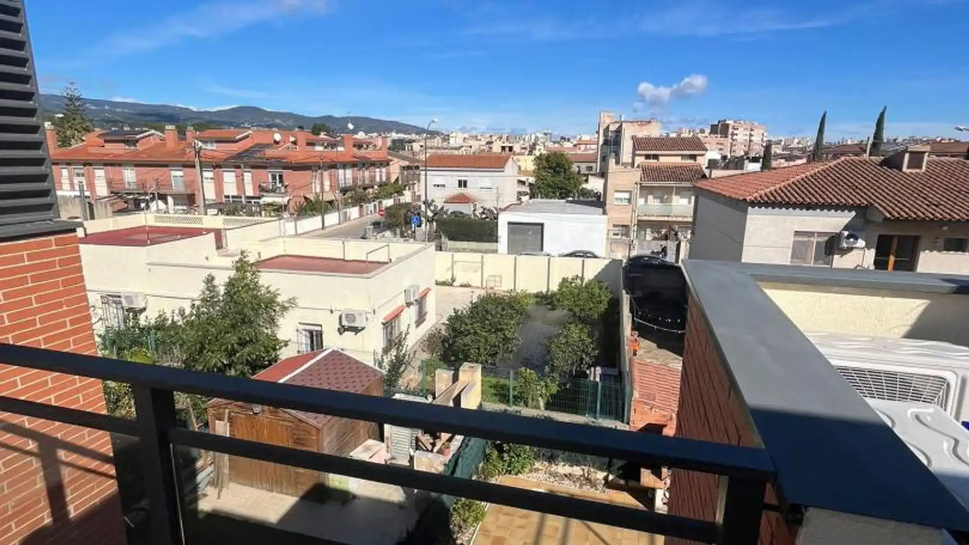 Vista exterior de Casa adosada en venta en Reus con Calefacción y Jardín privado