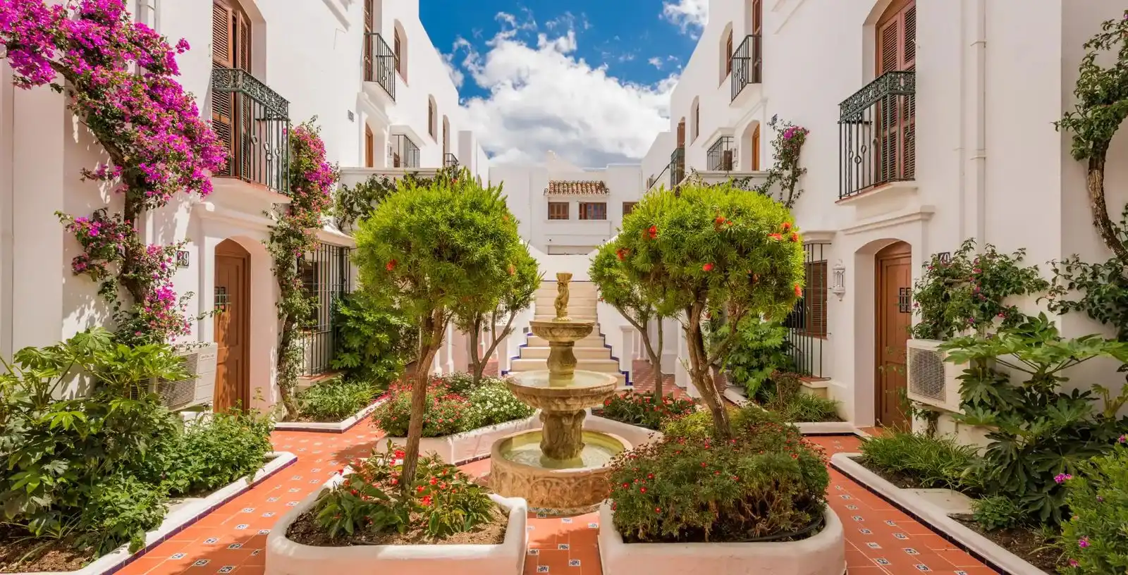 Außenansicht von Wohnung zur Miete in Estepona mit Klimaanlage, Terrasse und Möbliert