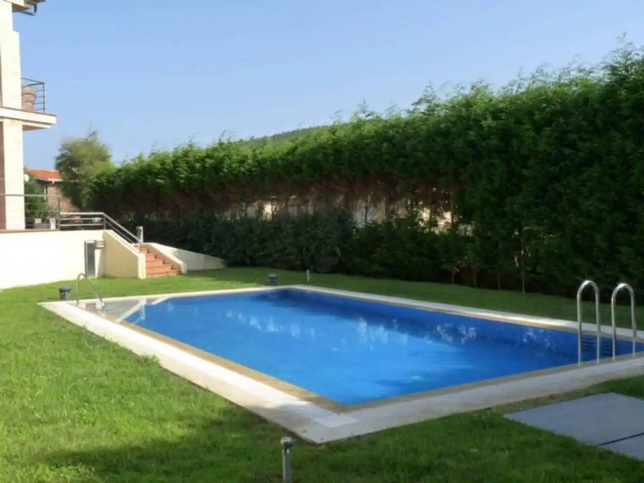 Piscina de Casa o xalet en venda en Oviedo  amb Calefacció, Terrassa i Alarma