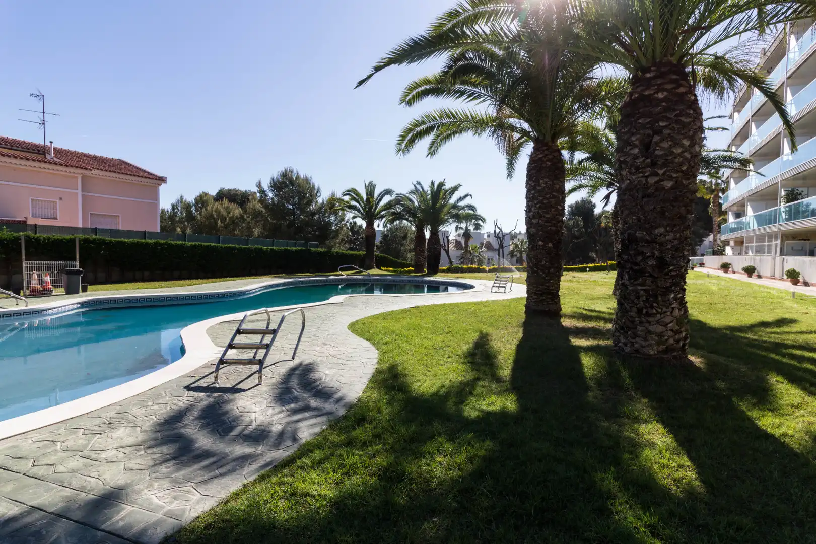 Schwimmbecken von Wohnung zum Verkauf in Salou mit Klimaanlage, Heizung und Ofen