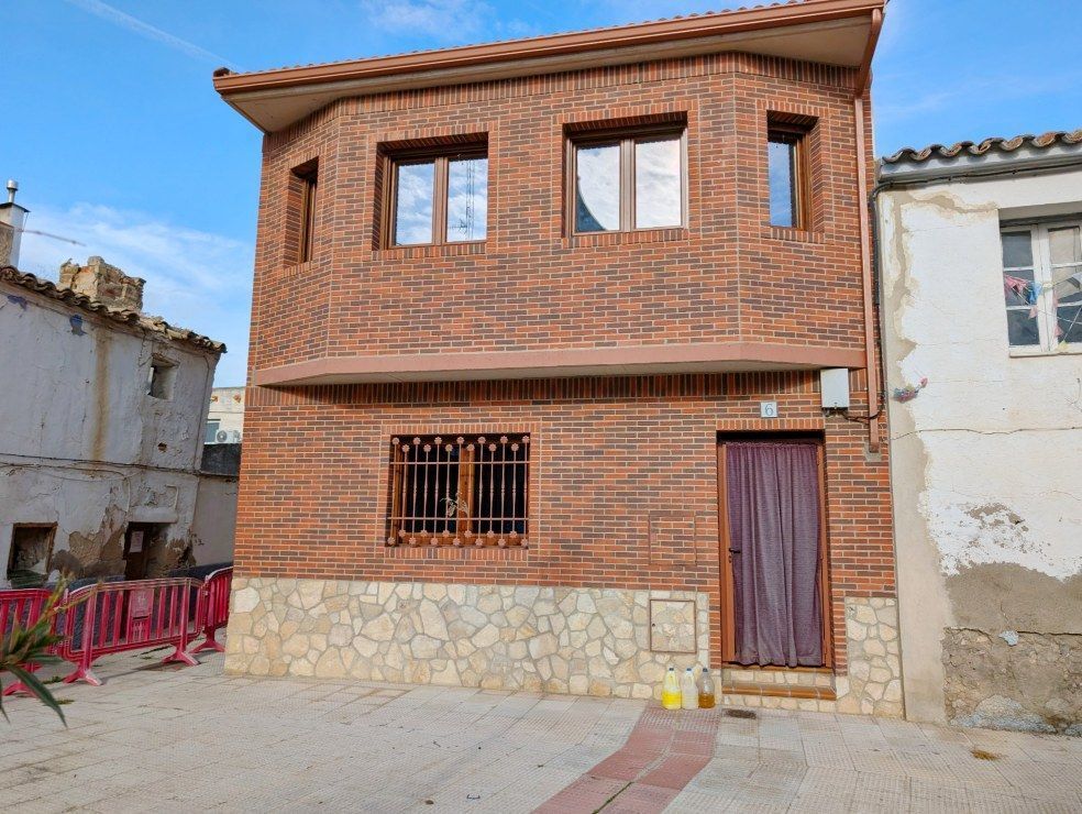 Exterior view of Single-family semi-detached for sale in El Burgo de Ebro  with Heating, Terrace and Storage room