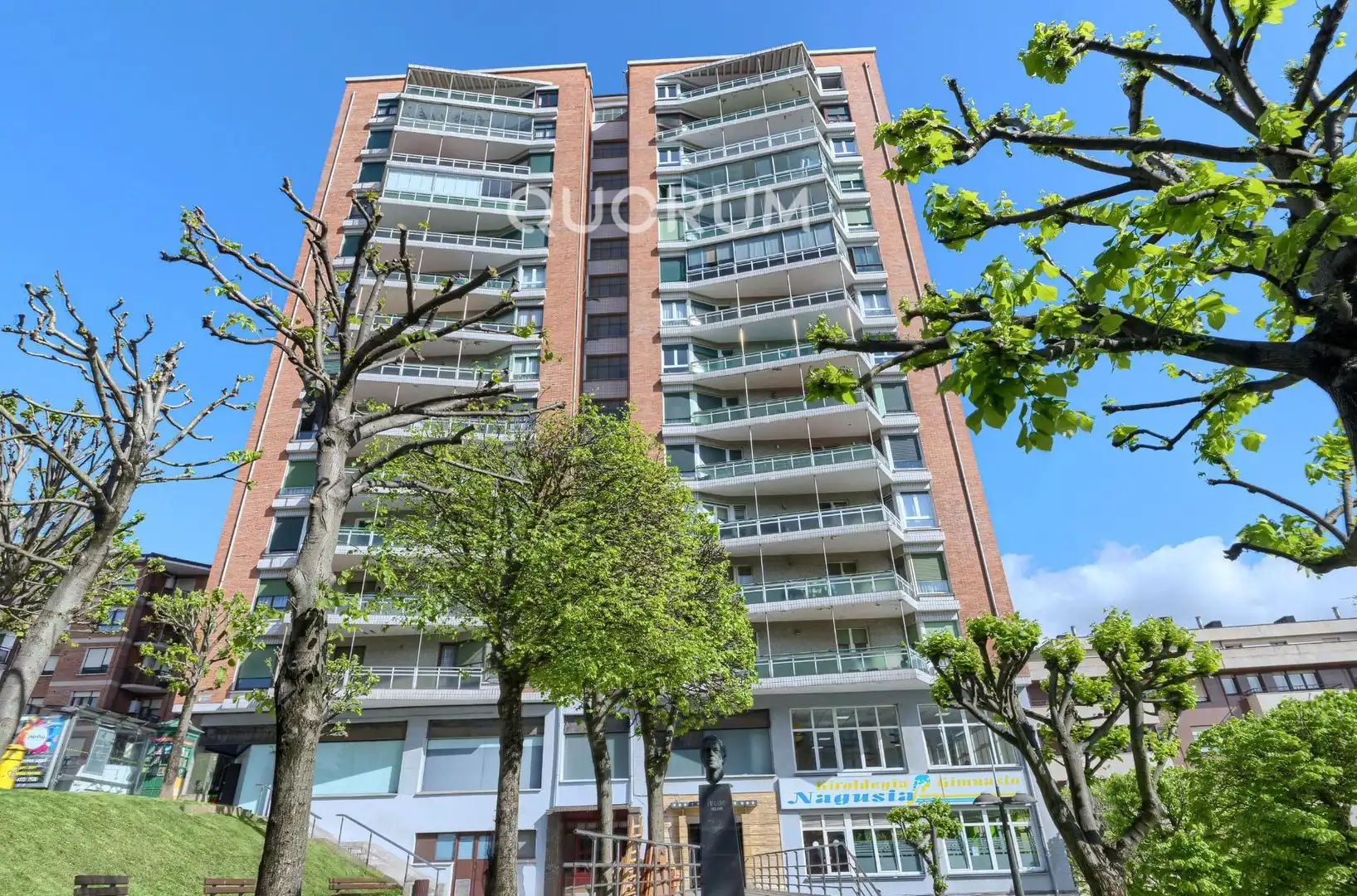 Außenansicht von Wohnung zum Verkauf in Basauri  mit Heizung, Möbliert und Balkon
