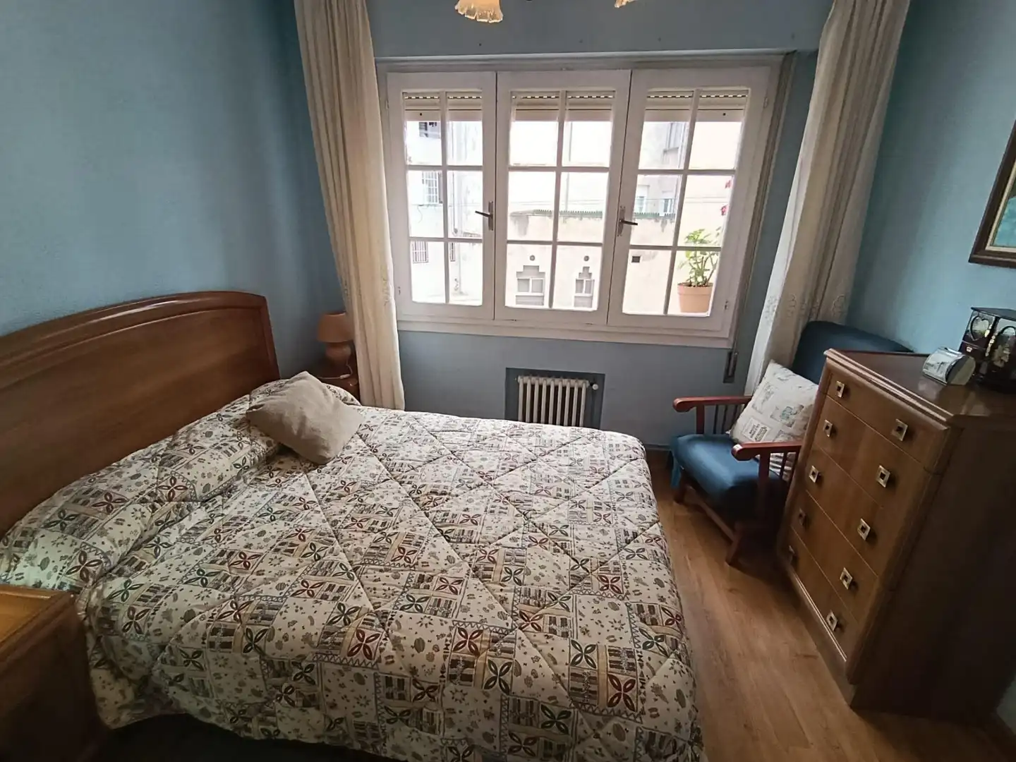 Dormitori de Apartament de lloguer en Avilés amb Calefacció i Moblat