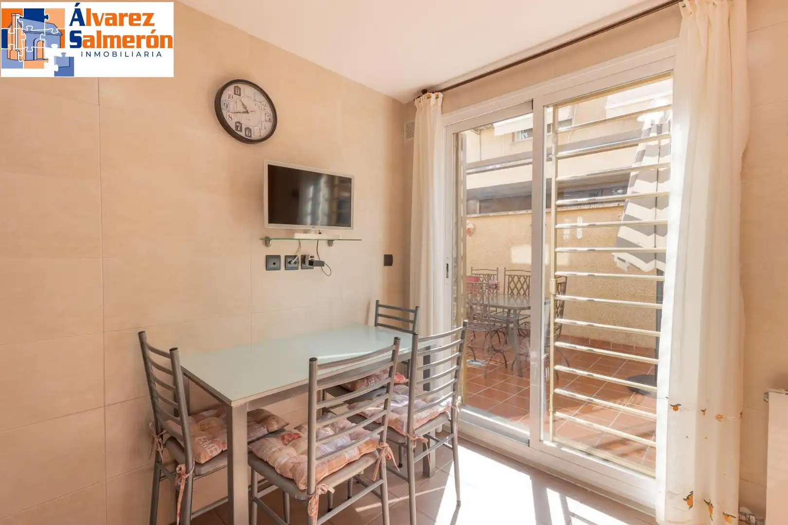 Terrasse von Einfamilien-Reihenhaus zum Verkauf in Armilla mit Heizung