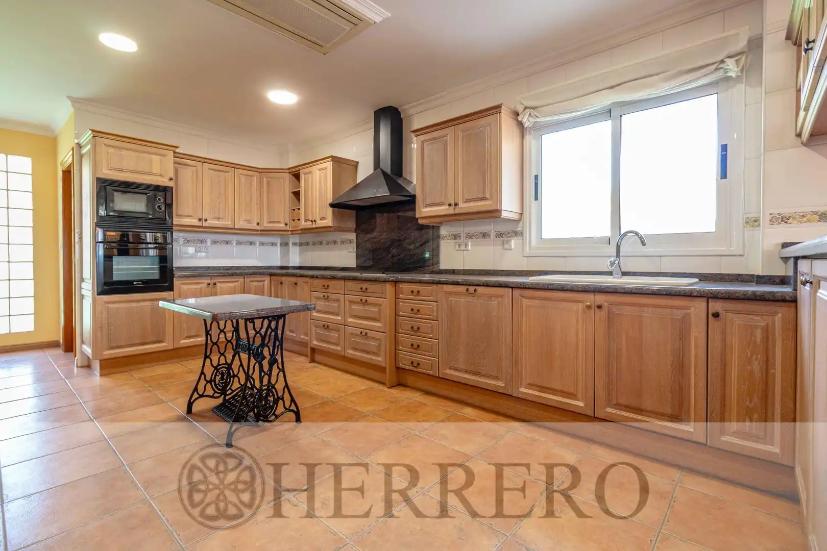 Cocina de Casa o chalet en venta en Gandia con Aire acondicionado, Calefacción y Jardín privado
