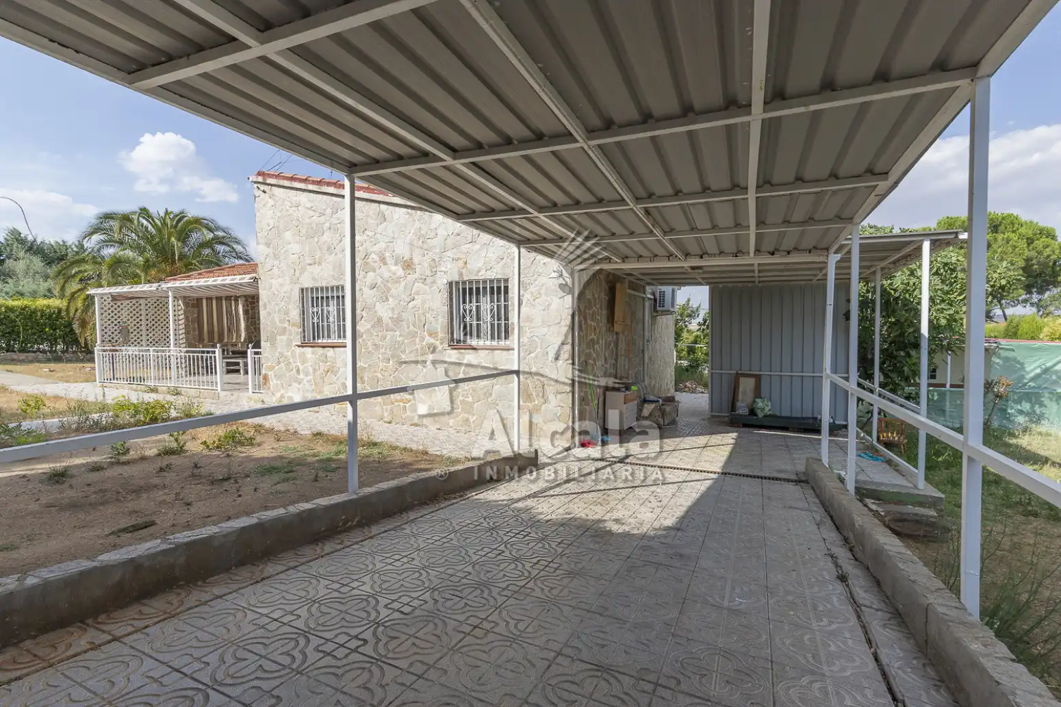 Vista exterior de Casa o xalet en venda en Torrejón del Rey amb Aire condicionat, Calefacció i Piscina