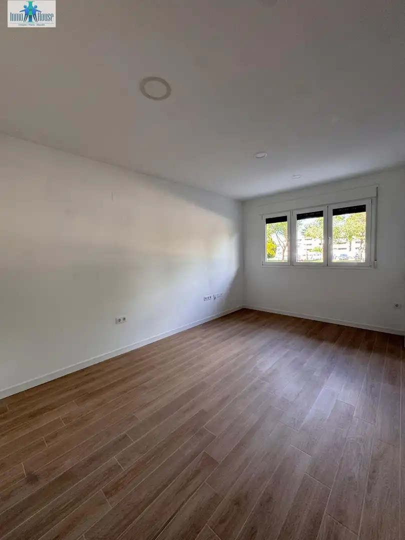 Habitación de Planta baja en venta en  Albacete Capital con Terraza y Piscina comunitaria