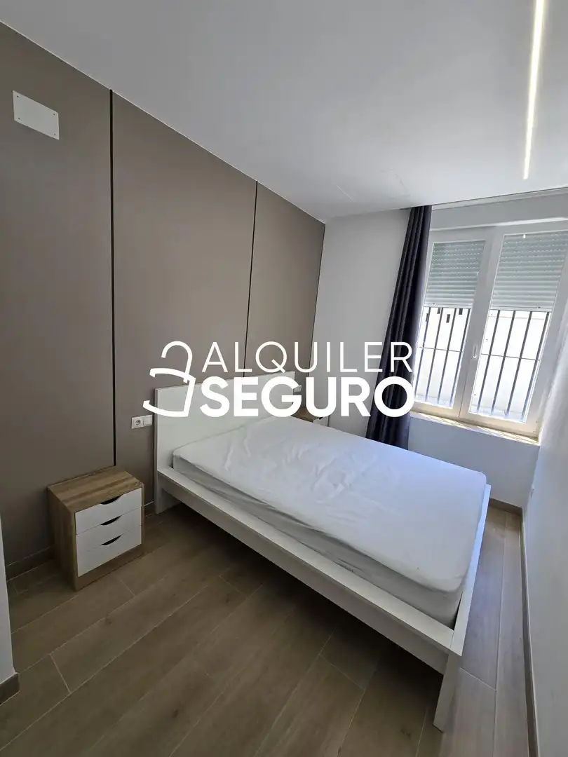 Schlafzimmer von Wohnung zur Miete in Coslada mit Klimaanlage, Heizung und Möbliert