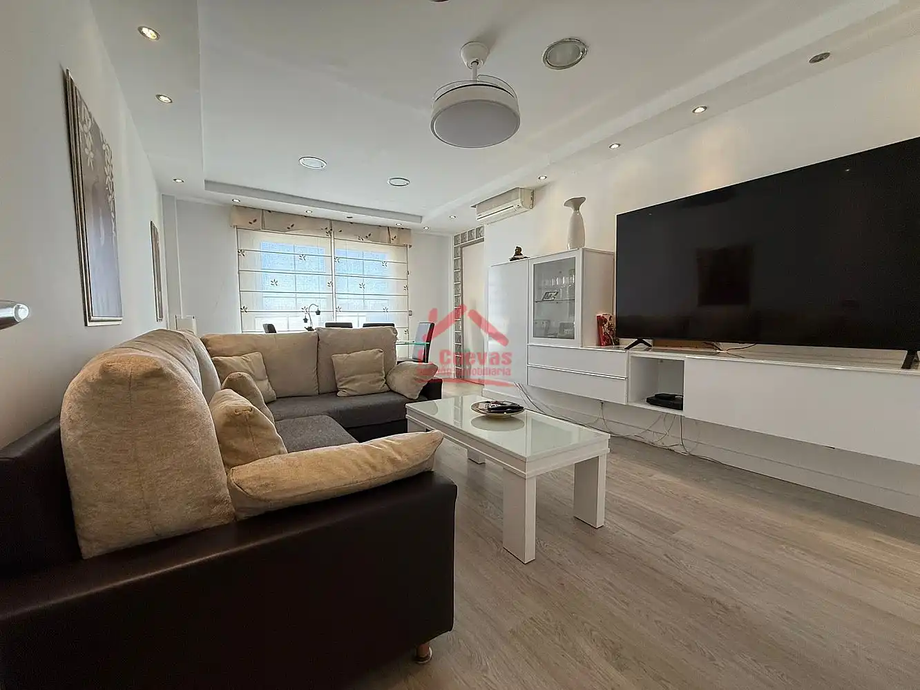 Sala d'estar de Apartament en venda en Vélez-Málaga amb Jardí privat, Terrassa i Piscina