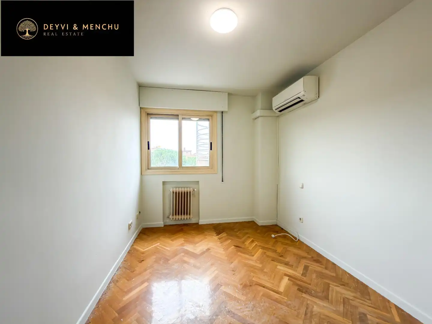 Habitación de Ático de alquiler en Pozuelo de Alarcón con Aire acondicionado, Jardín privado y Parquet