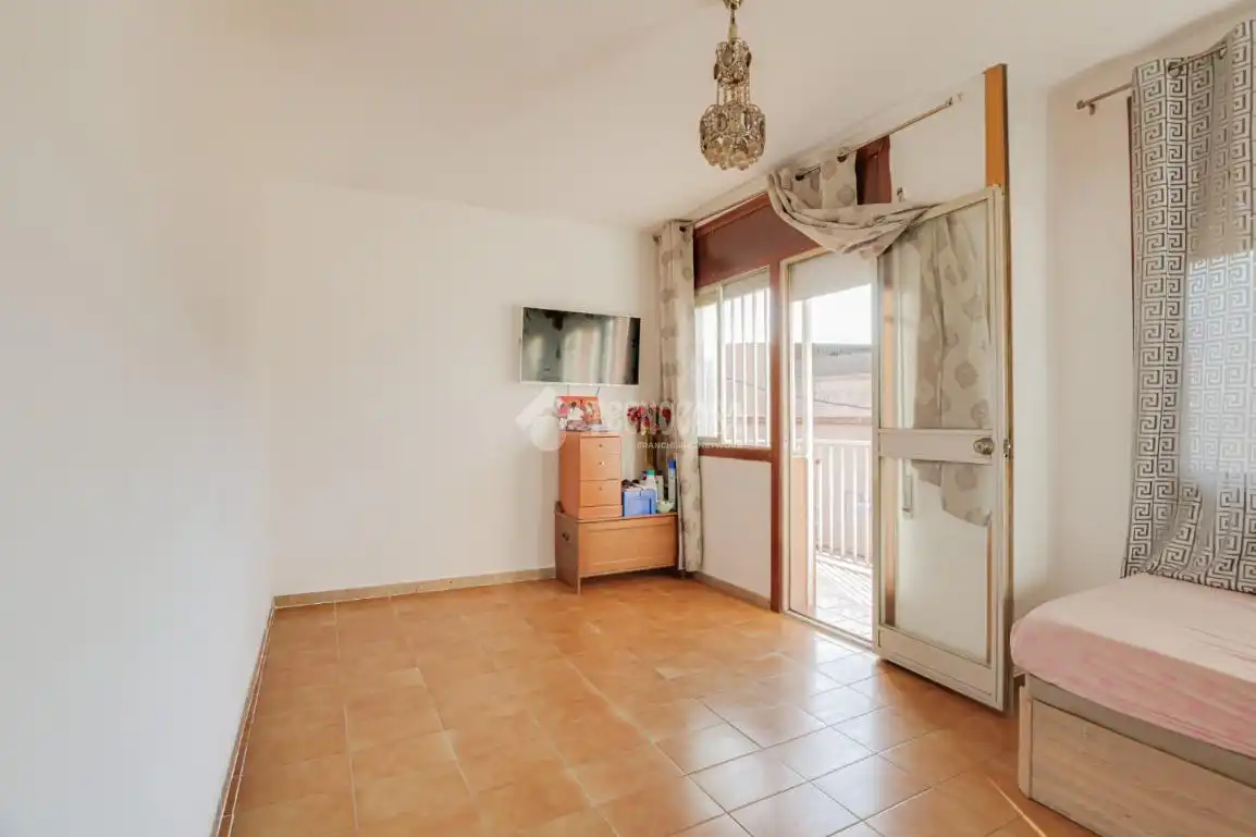 Sala de estar de Piso en venta en Montcada i Reixac con Balcón