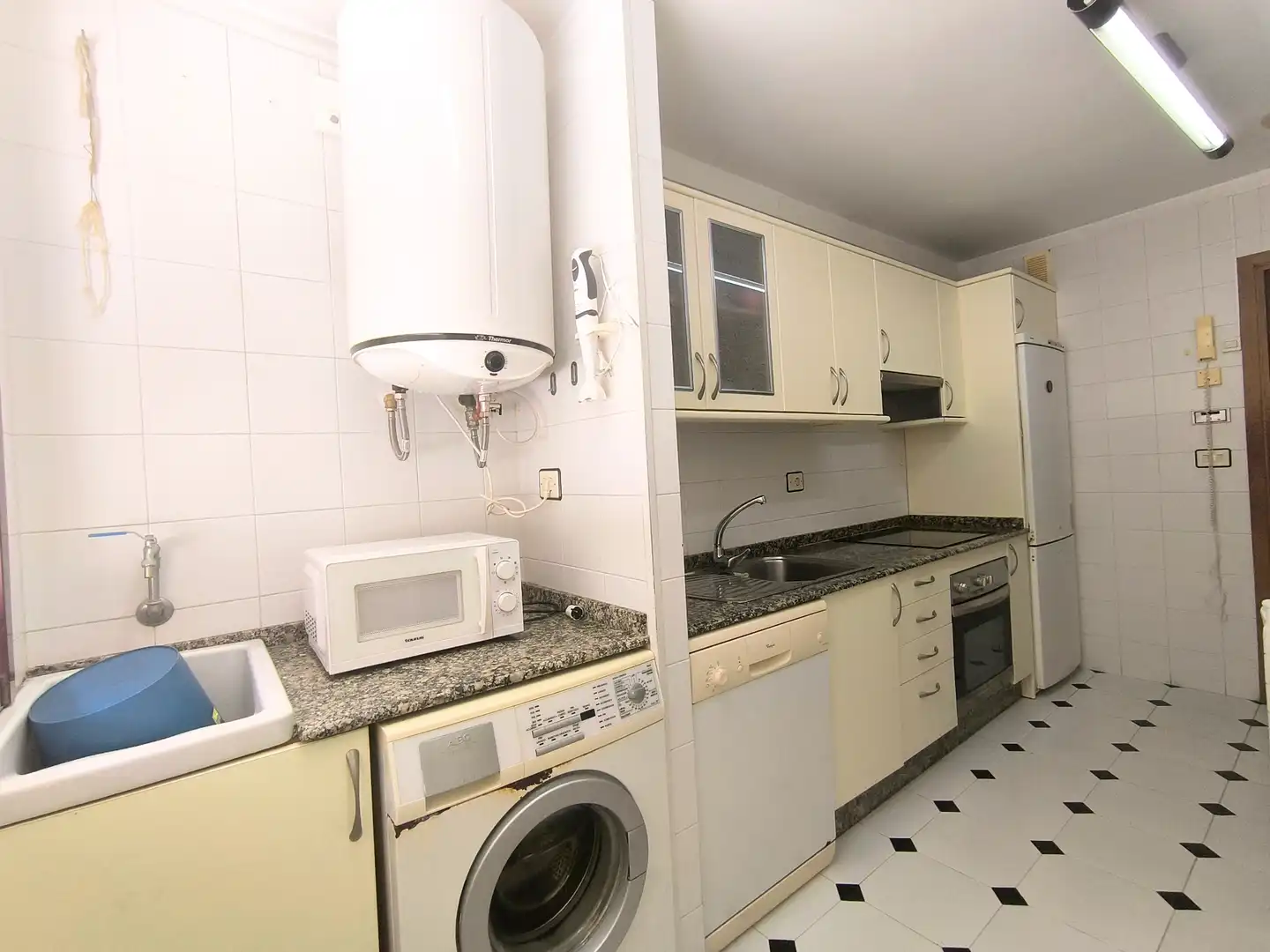 Küche von Wohnung zum Verkauf in Oleiros mit Heizung, Parkett und Abstellraum