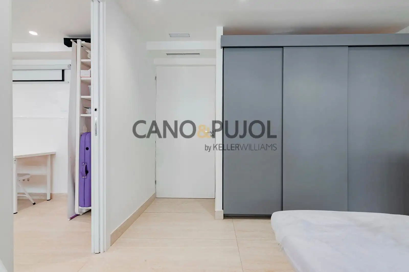 Schlafzimmer von Büro zum Verkauf in Barcelona mit Klimaanlage, Heizung und Abstellraum