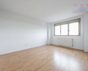 Bedroom of Flat to rent in  Madrid Capital  with Air Conditioner, Heating and Parquet flooring