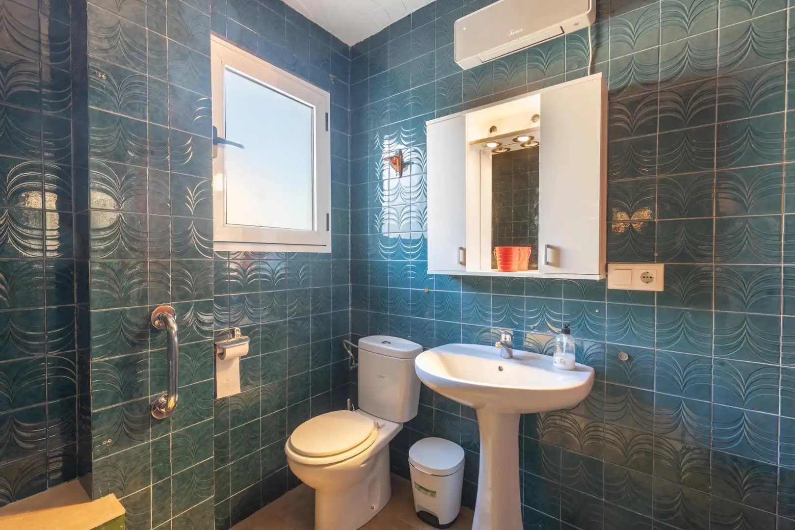 Bathroom of Houses for sale in Huétor Tájar  with Air Conditioner, Private garden and Terrace
