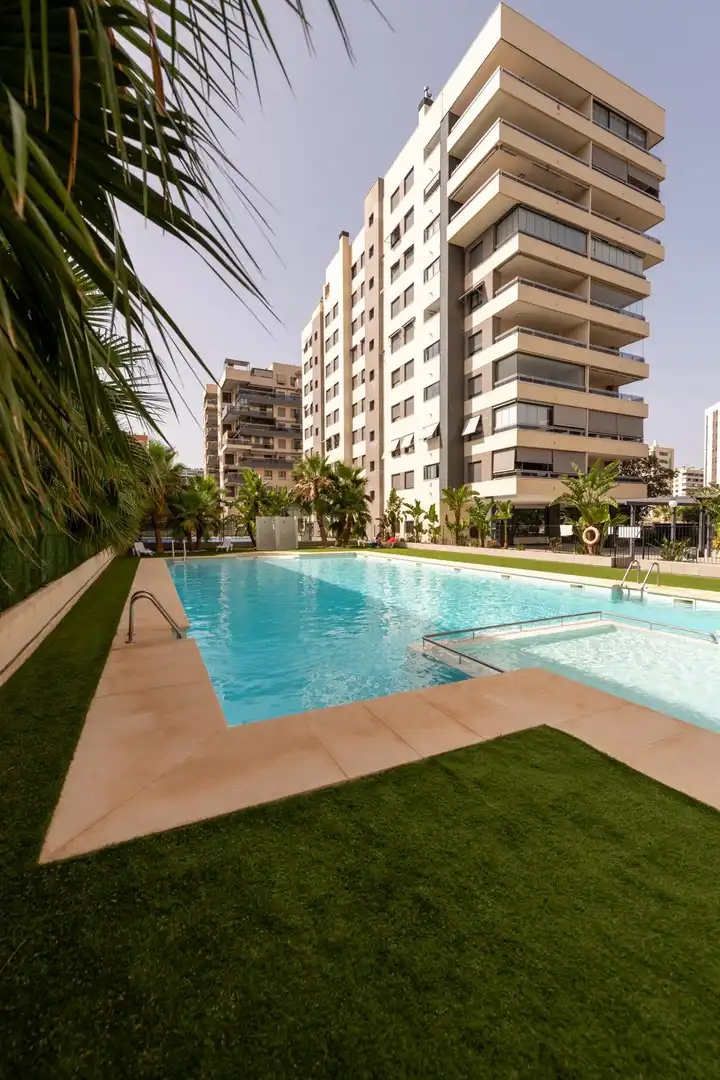 Piscina de Pis en venda en Alicante / Alacant amb Aire condicionat, Jardí privat i Terrassa