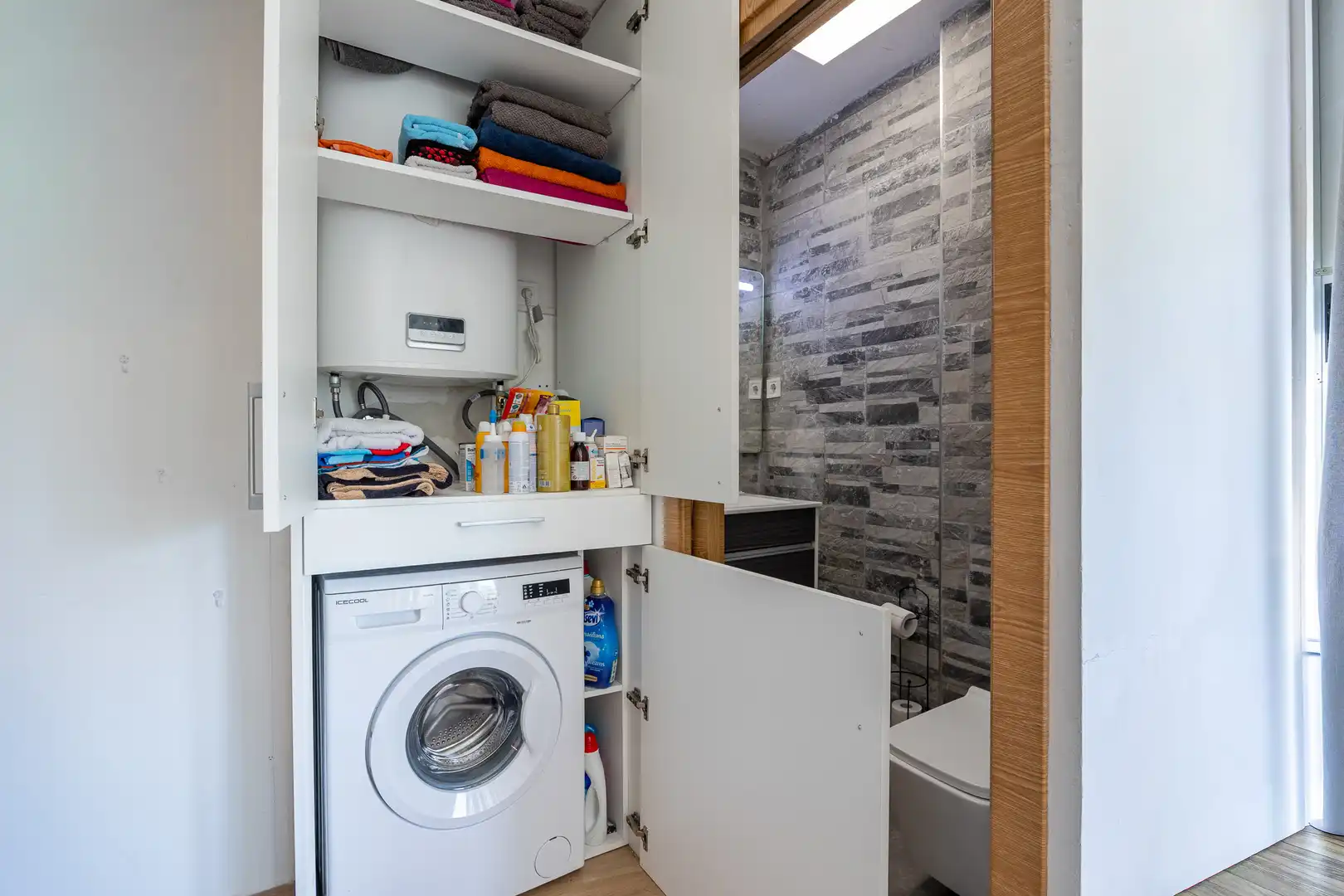 Bathroom of Flat for sale in Benidorm  with Swimming Pool, Furnished and Community pool