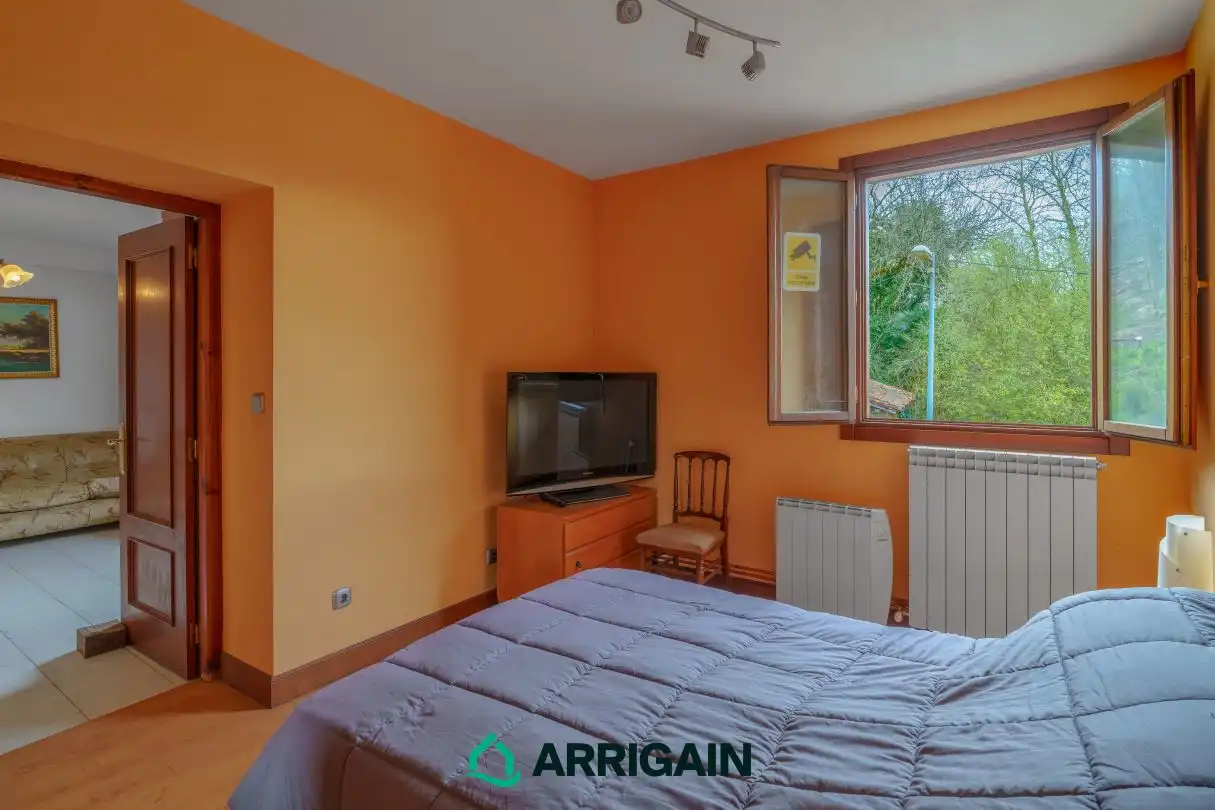 Dormitori de Casa o xalet en venda en Donostia - San Sebastián  amb Calefacció, Jardí privat i Traster