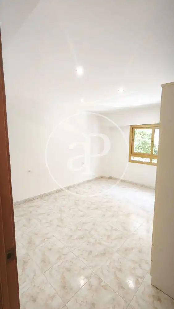 Habitación de Piso en venta en Valencia con Calefacción y Balcón