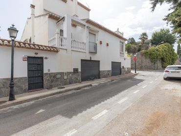 Maison jumelée avec balcon à vendre à Calle de Almajara 27
