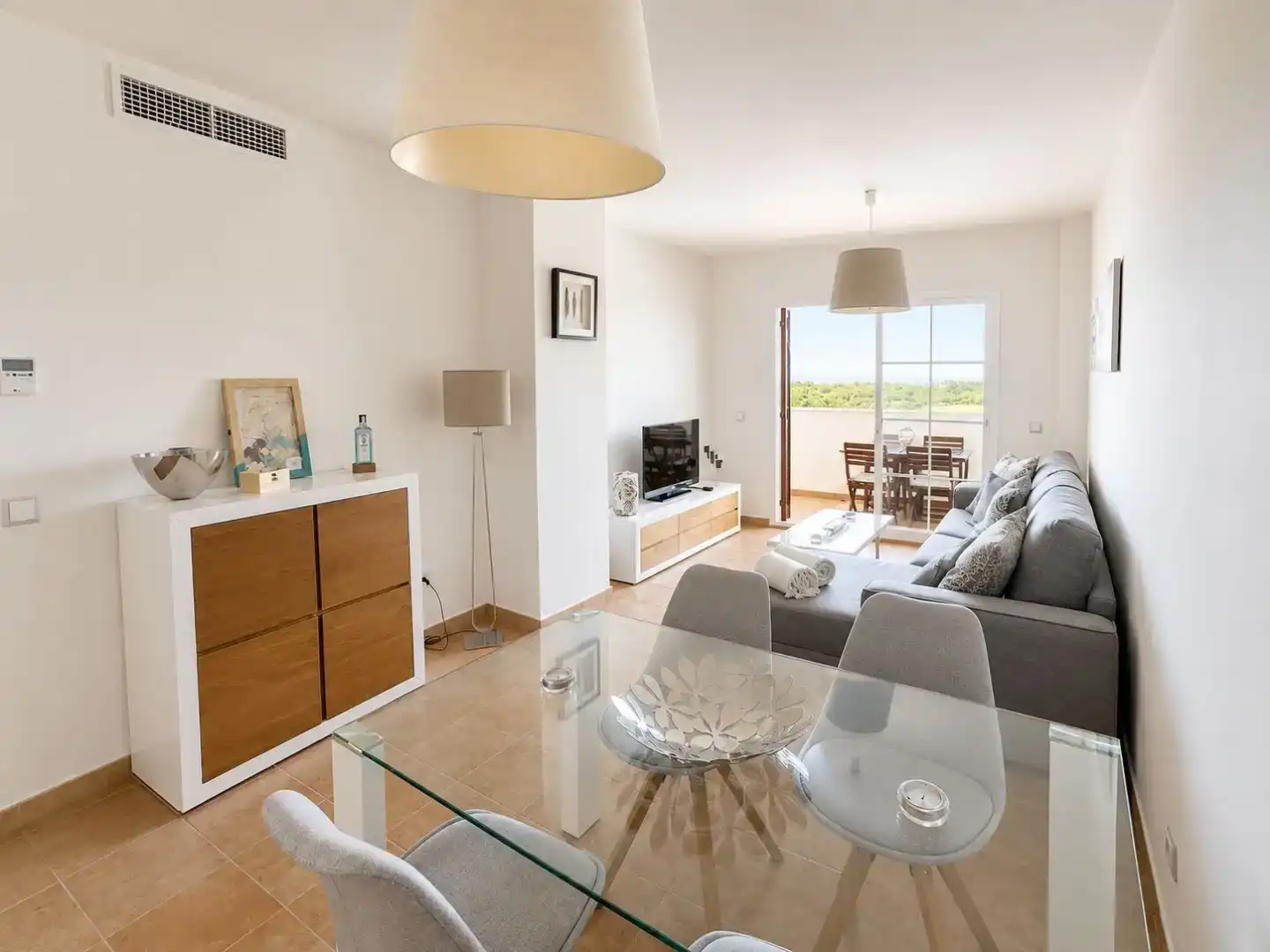 Sala de estar de Piso en venta en La Alcaidesa con Aire acondicionado, Piscina y Balcón