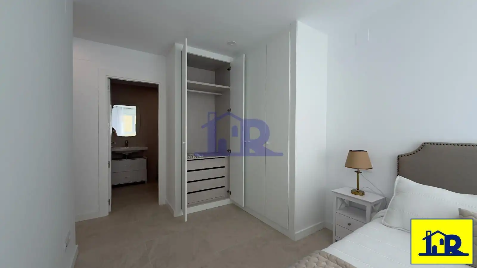 Schlafzimmer von Wohnung zur Miete in Cuenca mit Heizung, Abstellraum und Schwimmbad
