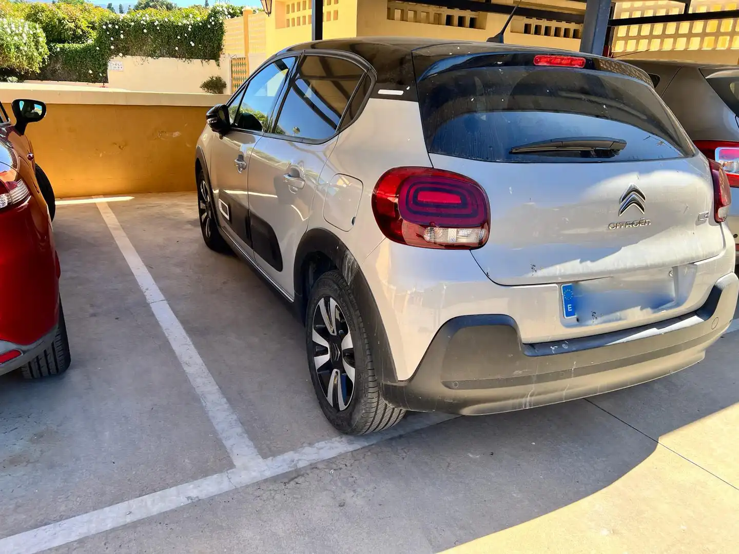 Parking de Piso en venta en Vélez-Málaga con Terraza y Piscina comunitaria