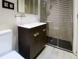 Badezimmer von Wohnung zur Miete in Madrid mit Klimaanlage, Heizung und Möbliert