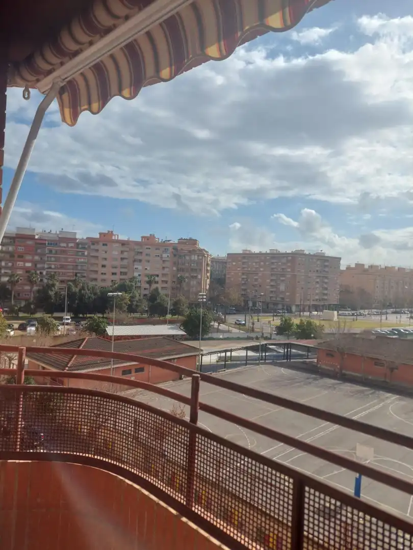 Vista exterior de Pis de lloguer en Valencia amb Aire condicionat i Terrassa