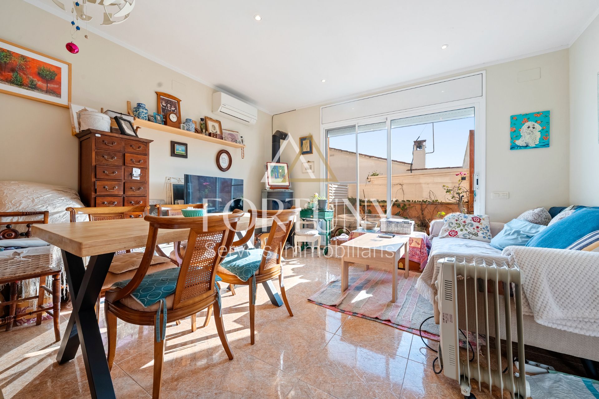 Vista exterior de Casa adosada en venda en Mont-roig del Camp amb Aire condicionat, Calefacció i Jardí privat